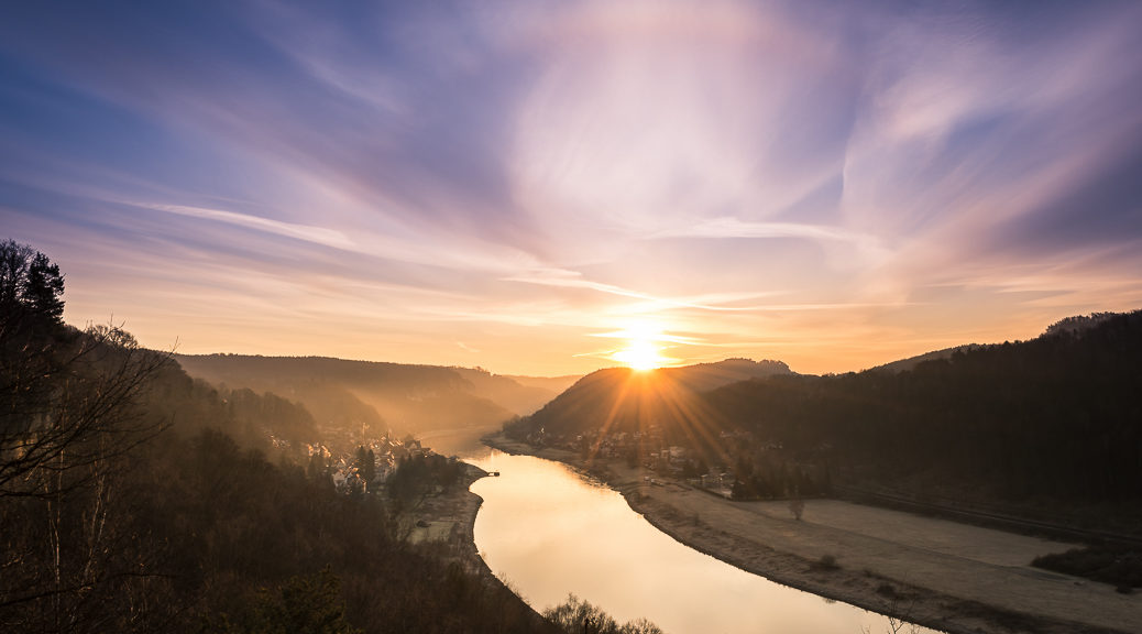 Sonnenaufgang in der Sächsischen Schweiz mit blick auf Wehlen