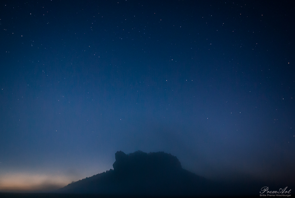 Nebel in der Blauen Stunde am Lilienstein