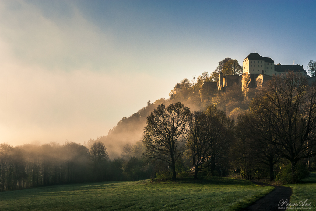 Festung Königstein ist bereits vom Nebel befreit