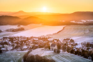 Winterlicher Sonnenaufgang auf dem Papststein Sonnenaufgang auf dem Papststein im Winter